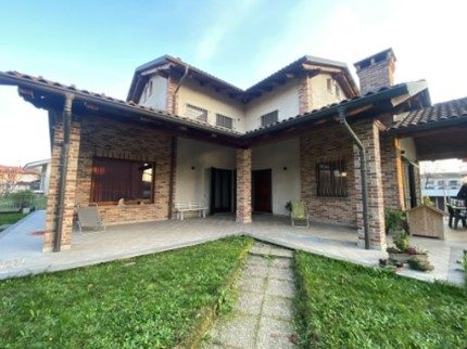 Villa in Vendita a Riva presso Chieri, 210'924€, 336 m²