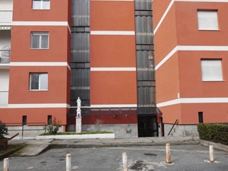 Appartamento in Vendita a Torino, 108'000€, 144 m²