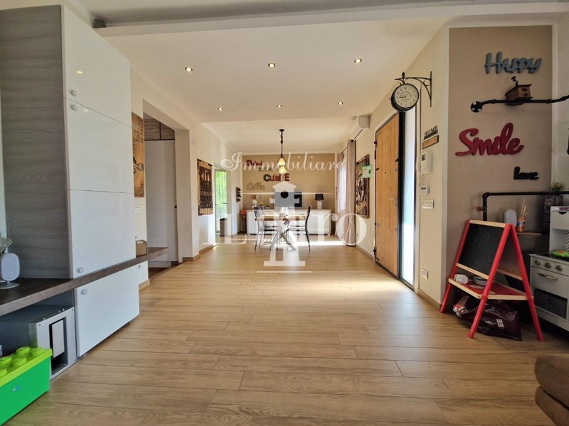 Villa in Vendita a Campi Bisenzio, zona San Donnino, 620'000€, 243 m², con Box