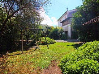 Casa Semi Indipendente in Vendita a Lucca, zona Nozzano, 295'000&euro;, 240 m²
