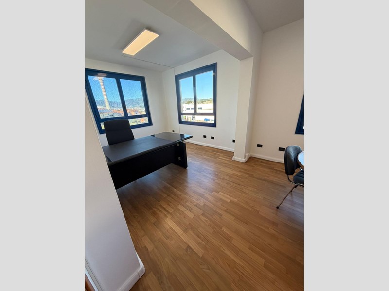 Ufficio in Affitto a La Spezia, zona Melara, 1'900&euro;, 130 m²