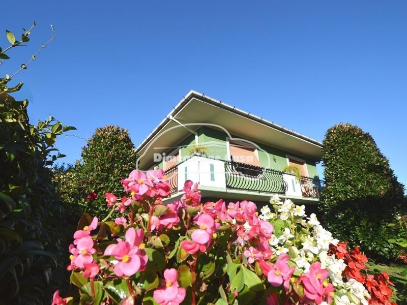 Villa in Vendita a Lucca, zona Sant'Angelo In Campo, 585'000&euro;, 250 m², arredato