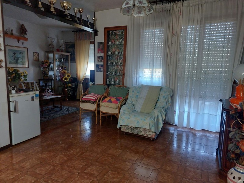 Appartamento in Vendita a Santa Croce sull'Arno, 100'000€, 100 m², arredato, con Box