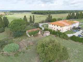 Casa di corte in Vendita a Pisa, zona Coltano, 270'000€, 570 m²