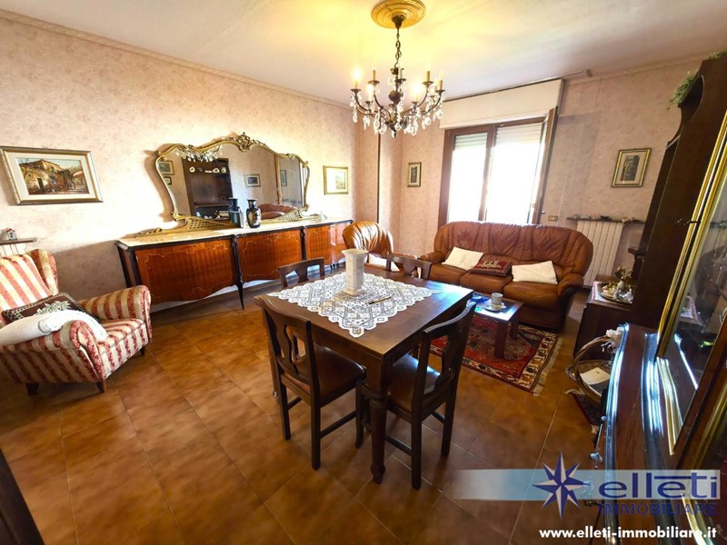 Appartamento in Vendita a Massa, zona Mirteto, 230'000€, 105 m², arredato, con Box