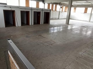 Capannone in Vendita a Capannori, zona Guamo, 900'000€, 880 m²