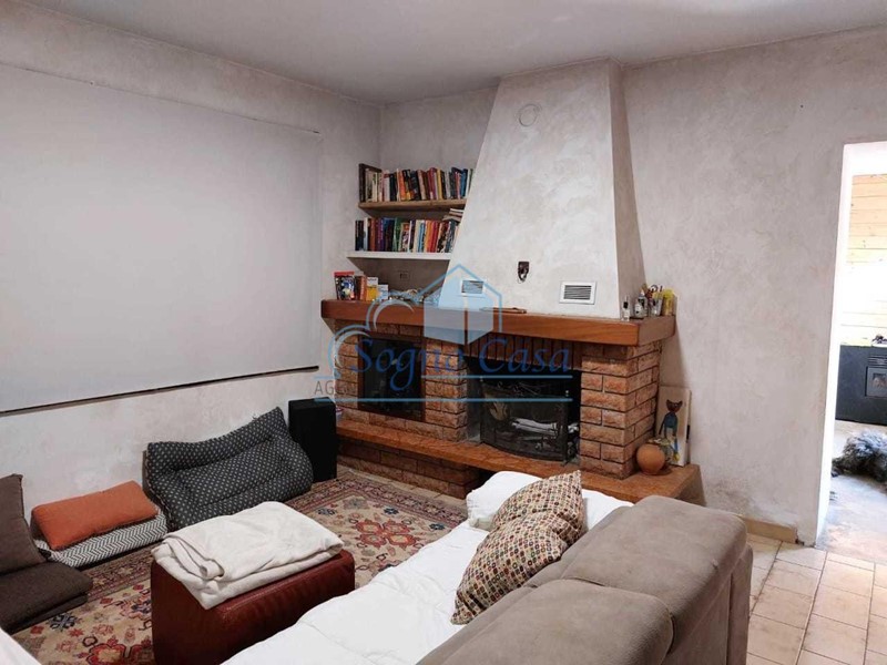 Casa Indipendente in Vendita a Castelnuovo Magra, zona Colombiera, 120'000€, 85 m², arredato