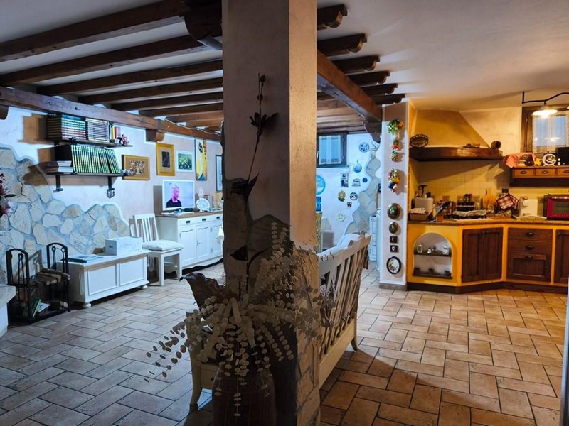 Casa Semi Indipendente in Vendita a Castelnuovo Magra, zona Palvotrisia, 290'000€, 160 m², arredato