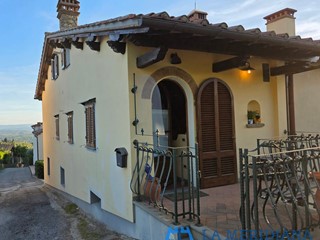Appartamento in Vendita a Lamporecchio, 158'000€, 90 m², arredato