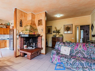 Appartamento in Vendita a Lamporecchio, 275'000€, 280 m², arredato