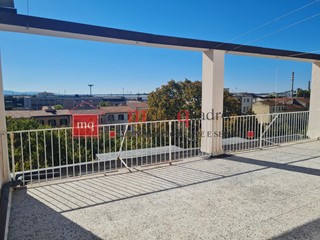 Appartamento in Affitto a Pisa, 1'100€, 100 m², arredato
