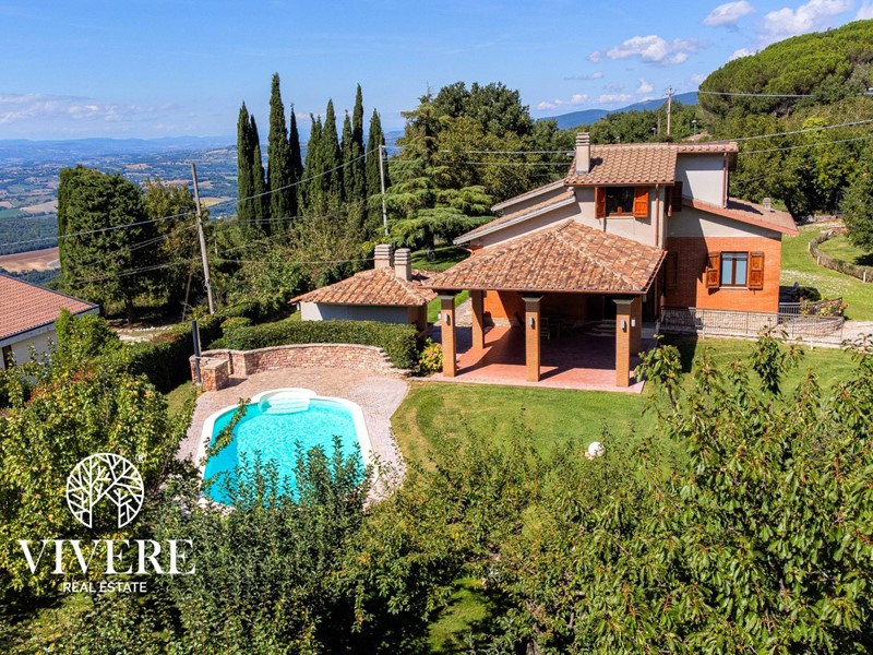 Villa in Vendita a Acquasparta, 420'000€, 237 m²