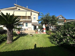 Appartamento in Vendita a Aprilia, 238'000€, 148 m²