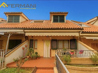 Villa in Vendita a Ascoli Piceno, 248'000€, 210 m²