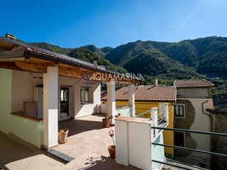 Villa in Vendita a Badalucco, 250'000€, 220 m²