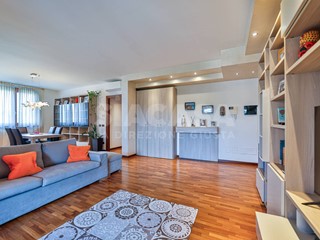 Trilocale in Vendita a Bernareggio, 292'000€, 111 m²