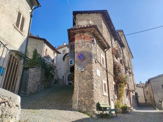 Trilocale in Vendita a Villetta Barrea, 85'000€, 80 m²