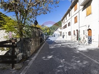 Casa Indipendente in Vendita a Villetta Barrea, 330'000€, 244 m²