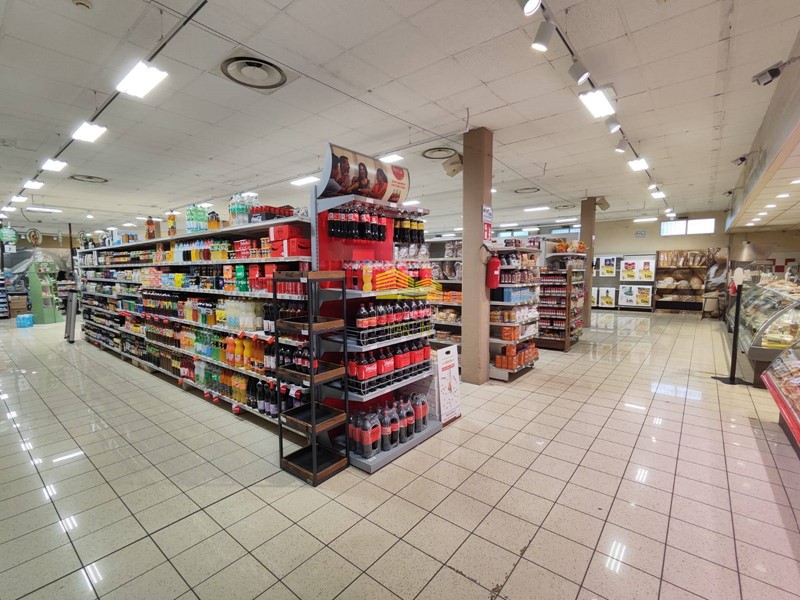 Negozio in Vendita a Trezzo sull'Adda, 600'000&euro;, 577 m²