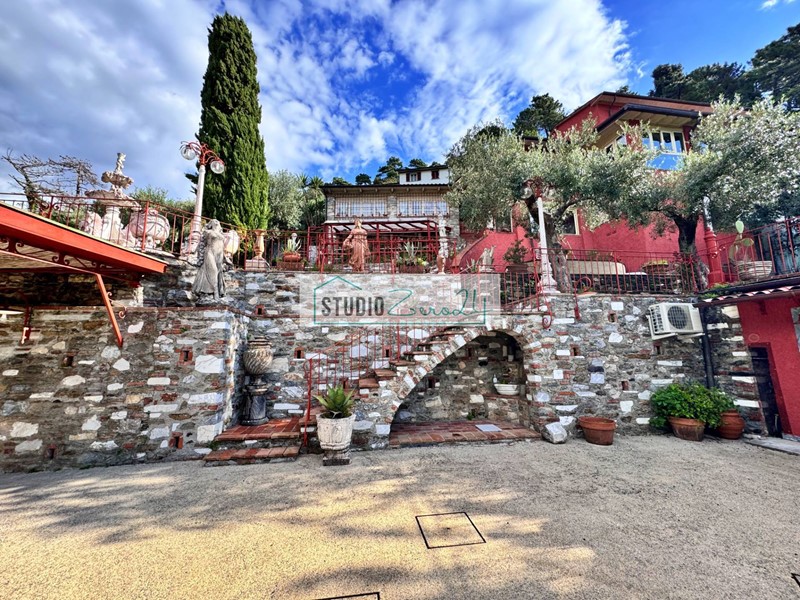 Villa in Vendita a Seravezza, 650'000&euro;, 180 m²