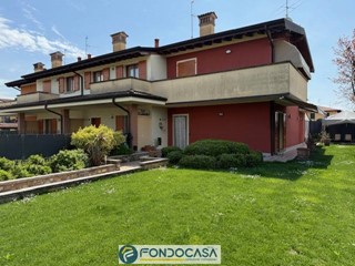 Villa in Vendita a Rovato, 355'000€, 215 m²