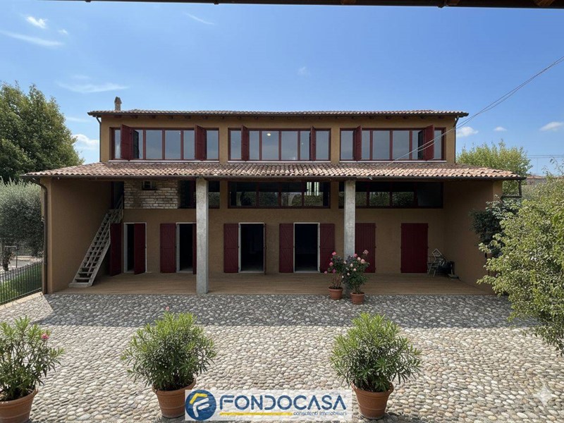 Rustico in Vendita a Rovato, 99'000€, 420 m²