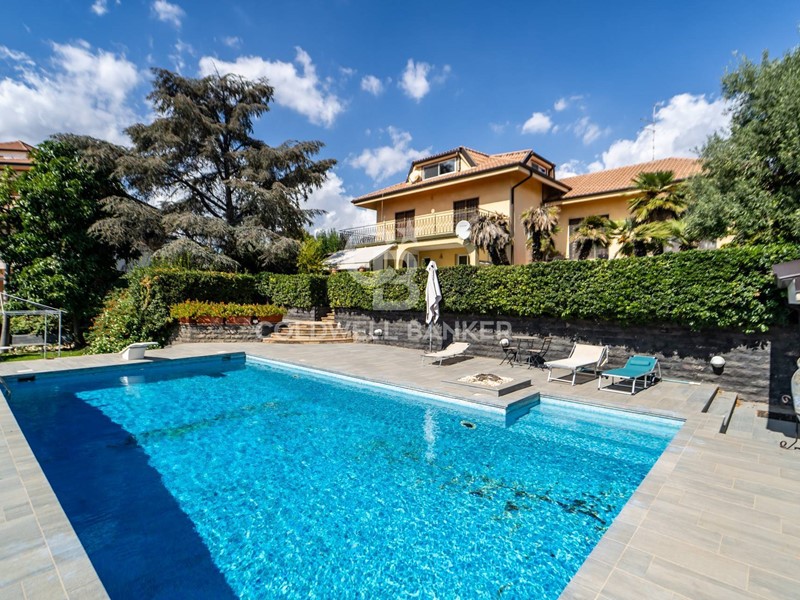 Villa in Vendita a San Gregorio di Catania, 680'000€, 419 m²