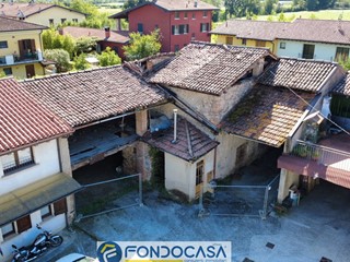 Rustico in Vendita a Passirano, 180'000€, 300 m²