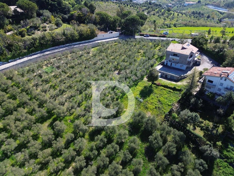 Casa Indipendente in Vendita a Pescara, 285'000€, 470 m²