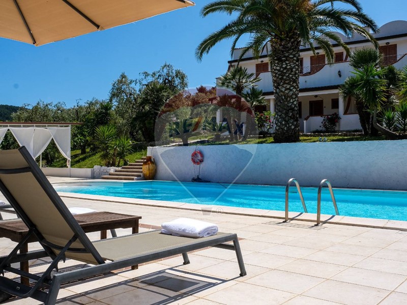 Villa in Vendita a Peschici, 500 m²