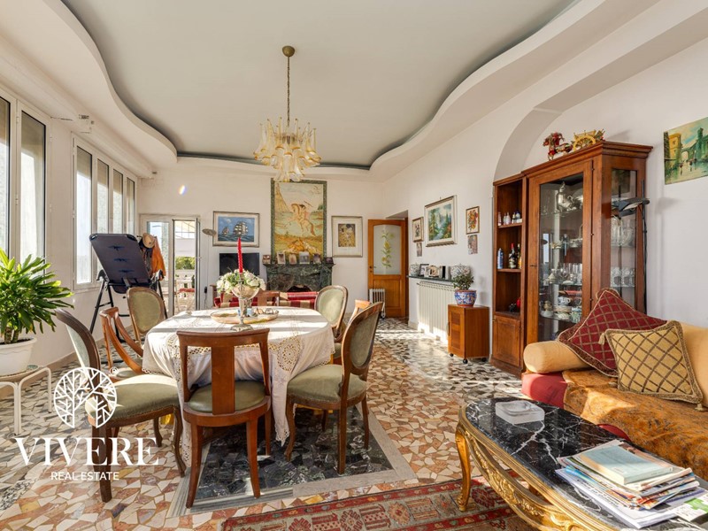 Villa in Vendita a Pomezia, 450'000€, 336 m²