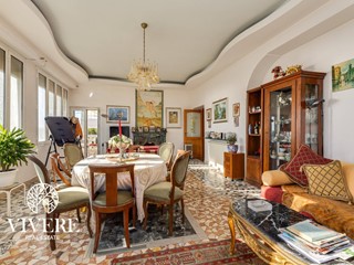 Villa in Vendita a Pomezia, 450'000€, 336 m²