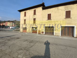 Villa in Vendita a Pontida, 200'000€, 500 m²