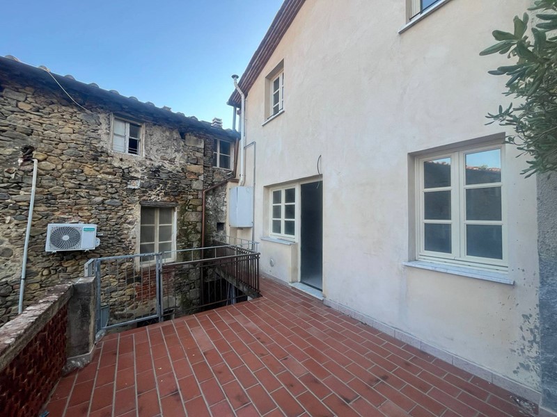 Casa Indipendente in Vendita a Buti, 230'000€, 210 m²