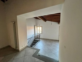 Appartamento in Affitto a Buti, 1'350€, 210 m²