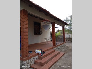 Villa in Vendita a Caltagirone, 64'000€, 110 m²