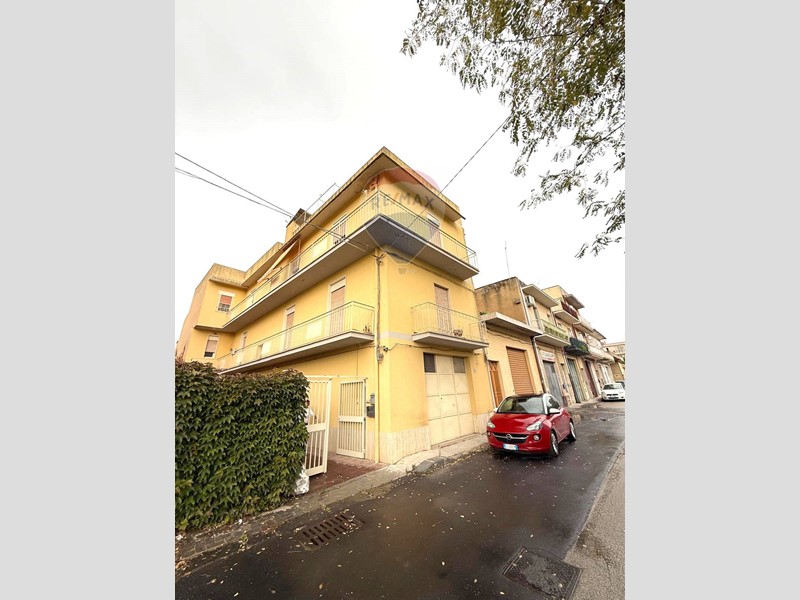 Appartamento in Vendita a Caltagirone, 75'000€, 143 m²