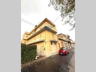 Appartamento in Vendita a Caltagirone, 75'000€, 143 m²