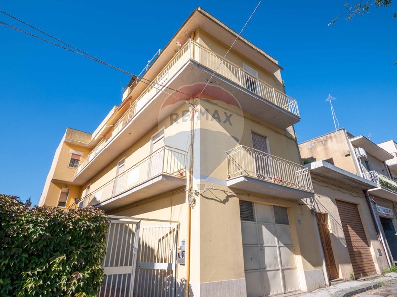 Appartamento in Vendita a Caltagirone, 75'000&euro;, 143 m²