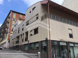 Immobile commerciale in Affitto a Campobasso, 1'200€, 123 m²