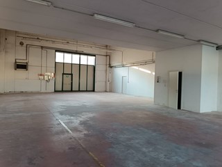 Laboratorio in Affitto a Cascina, 1'900€, 320 m²