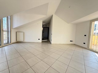 Trilocale in Vendita a Caserta, 125'000€, 70 m²