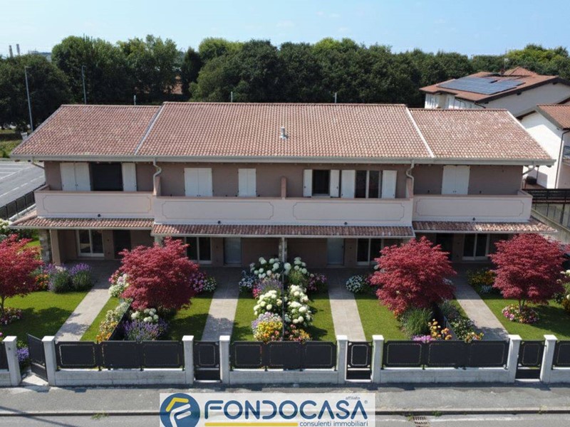 Villa in Vendita a Castegnato, 390'000€, 215 m²
