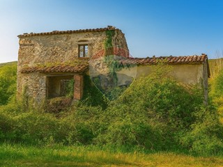Rustico in Vendita a Castiglione d'Orcia, 107'000€, 400 m²