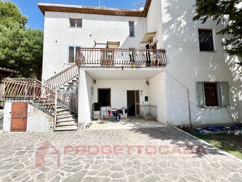 Quadrilocale in Vendita a Castignano, 55'000€, 111 m²