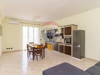 Trilocale in Affitto a Catania, 800€, 88 m²