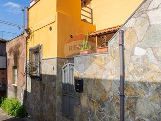 Casa Indipendente in Vendita a Catania, 108'000&euro;, 65 m²