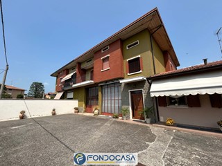 Villa in Vendita a Cazzago San Martino, 299'900€, 245 m²