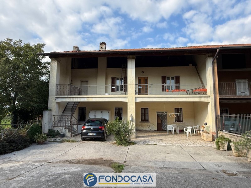 Rustico in Vendita a Cazzago San Martino, 200'000€, 315 m²