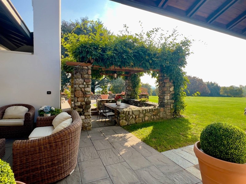 Villa in Affitto a Como, 15'000€, 420 m²